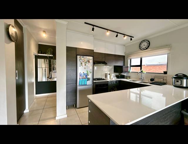 2 BEDROOM APARTMENT FOR SALE IN OAKDENE
